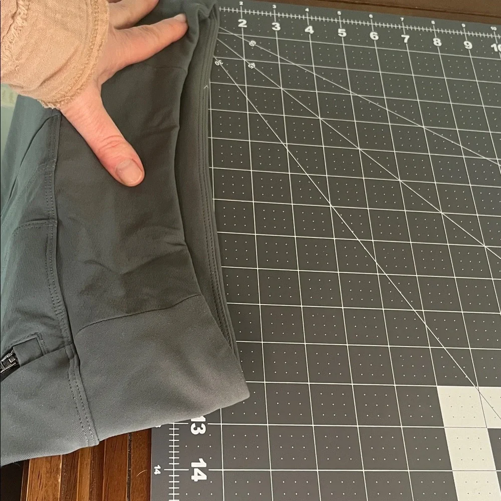 Athleta Gray Activewear Cargo Pants - Picture 5 of 7